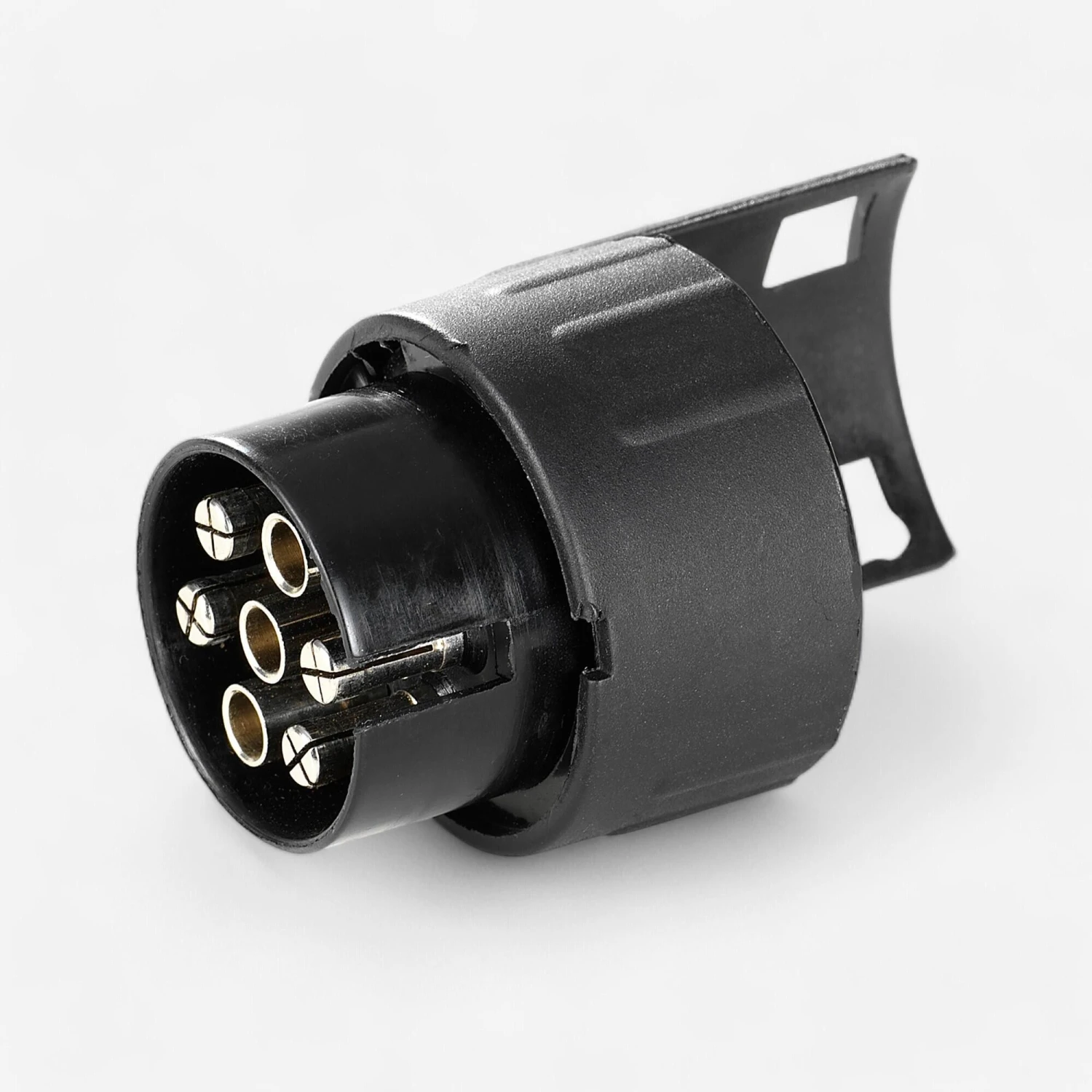 Thule Converts The 7-Pin Plug In A Car To A 13-Pin Plug 1 Thule Converts The 7-Pin Plug In A Car To A 13-Pin Plug