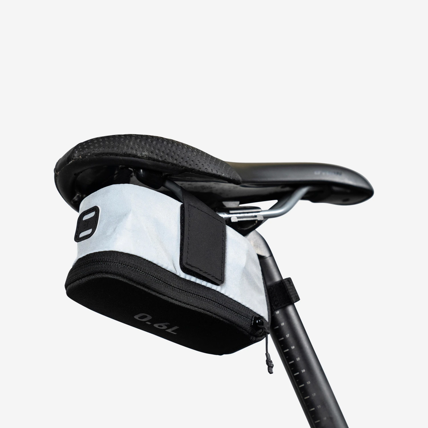 Decathlon Reflective Saddle Bag 0.6L Easy M 2 Decathlon Reflective Saddle Bag 0.6L Easy M - Image 2