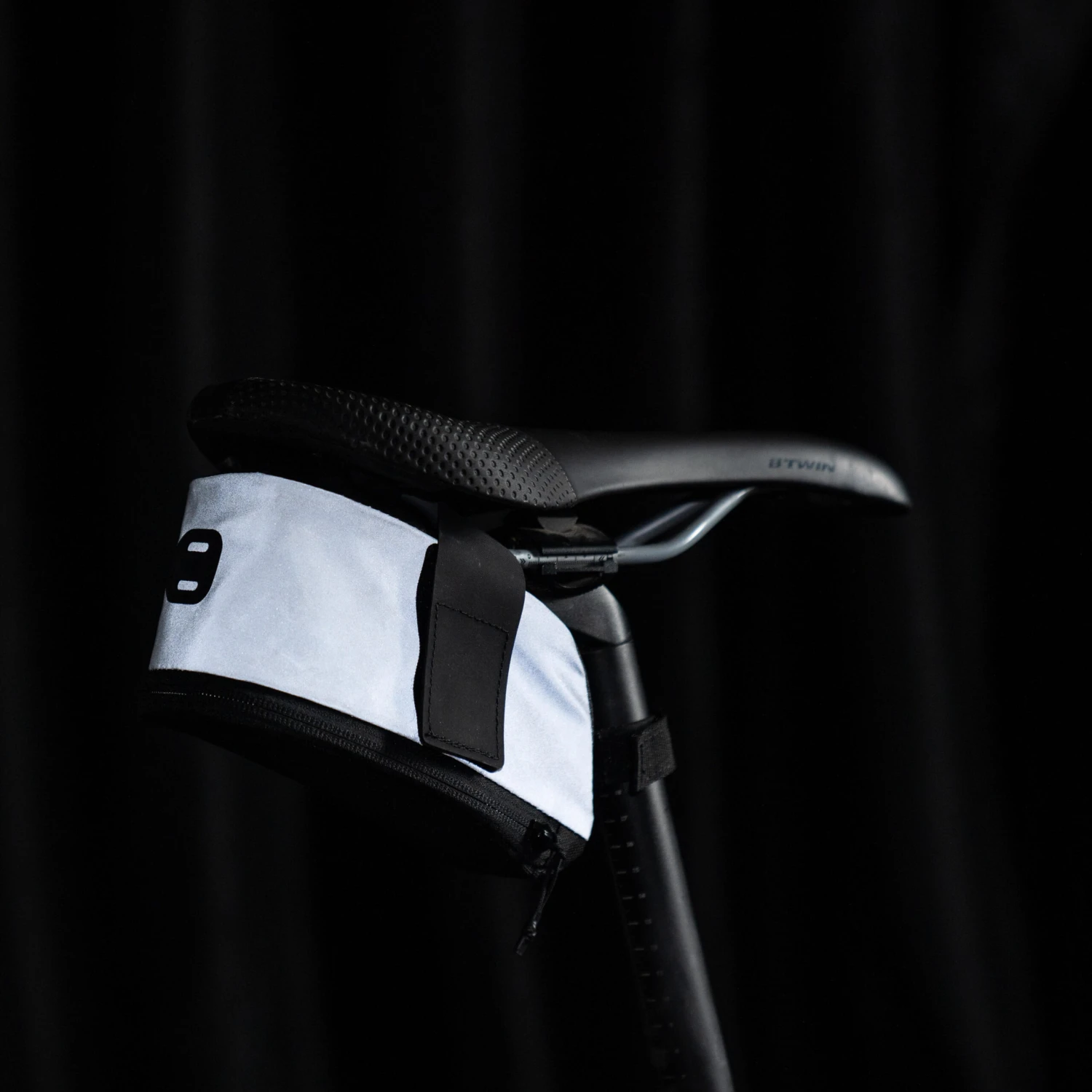 Decathlon Reflective Saddle Bag 0.6L Easy M 4 Decathlon Reflective Saddle Bag 0.6L Easy M - Image 4