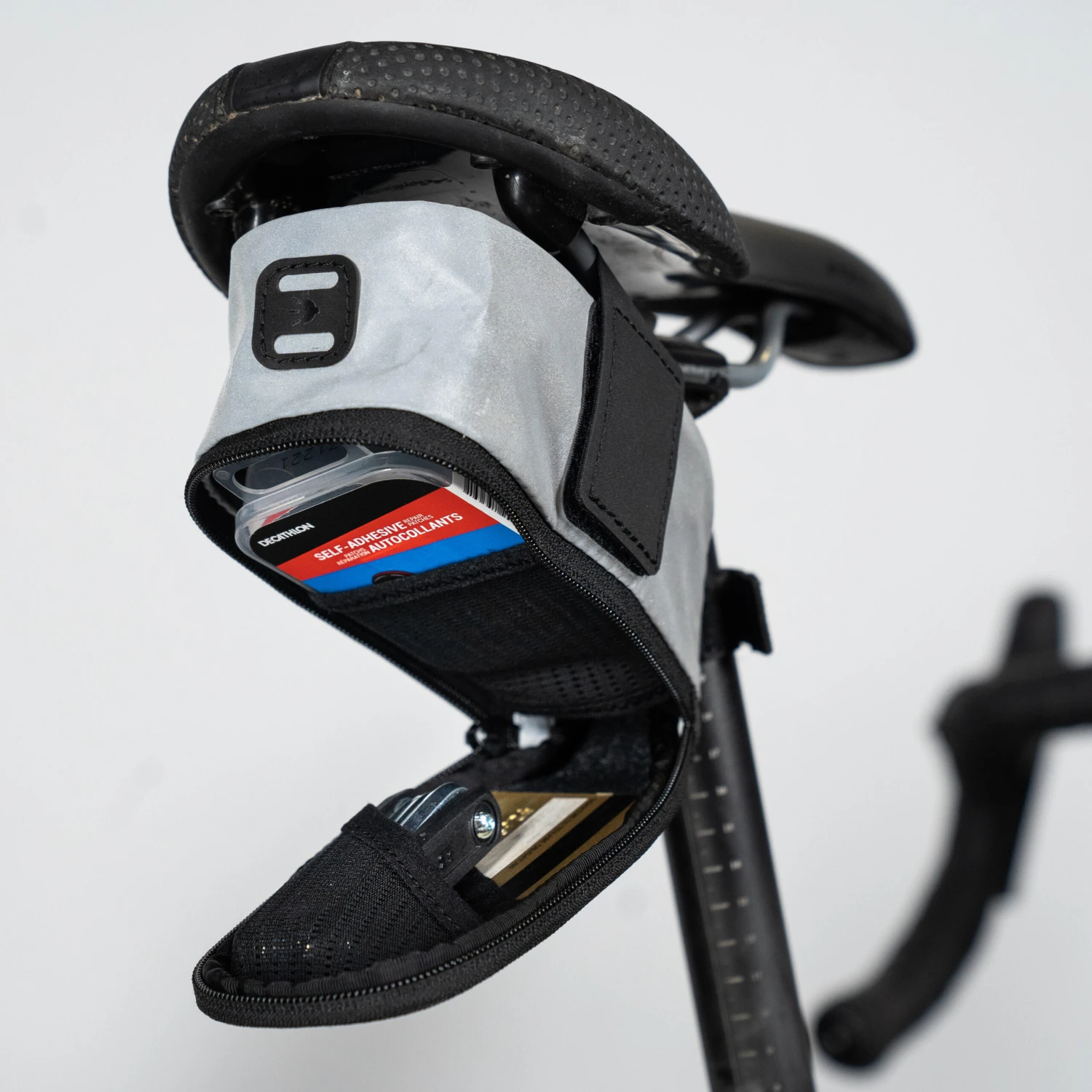 Decathlon Reflective Saddle Bag 0.6L Easy M 3 Decathlon Reflective Saddle Bag 0.6L Easy M - Image 3